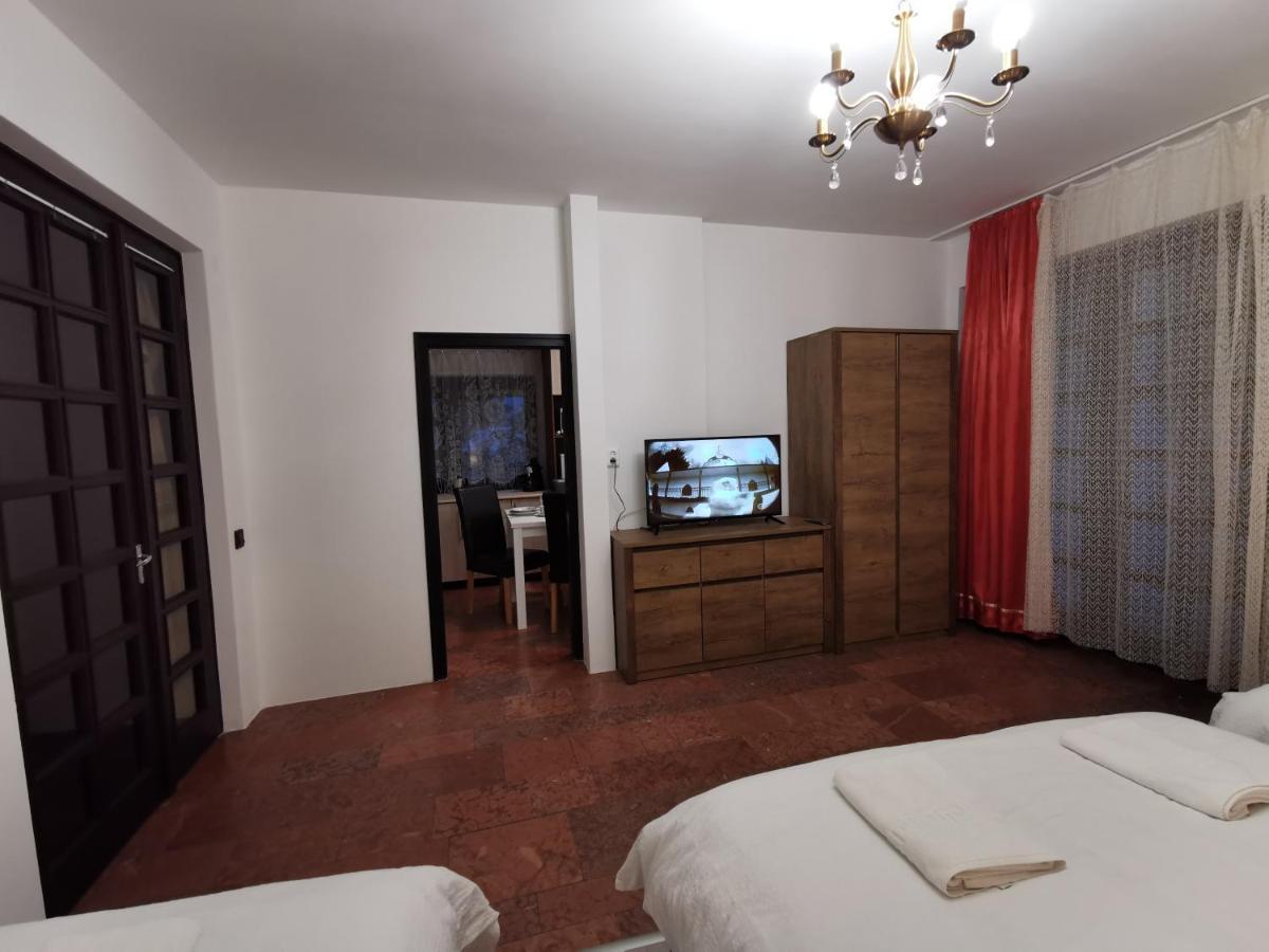 Ambient Deluxe Apartman Gyula Εξωτερικό φωτογραφία